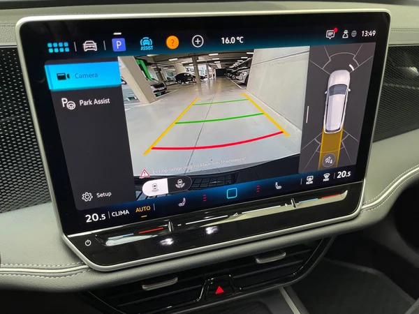 VOLKSWAGEN Passat SW (2025) — foto 12 van 14