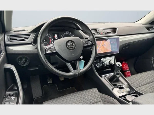 Skoda Superb (2018) — foto 27 van 27