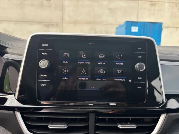 VOLKSWAGEN T-Roc (2024) — foto 3 van 18