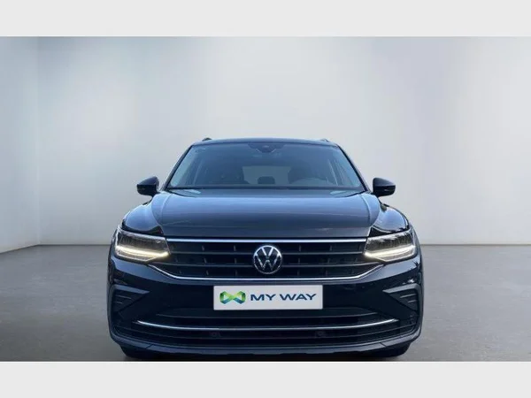 VOLKSWAGEN Tiguan (2022) — foto 23 van 28