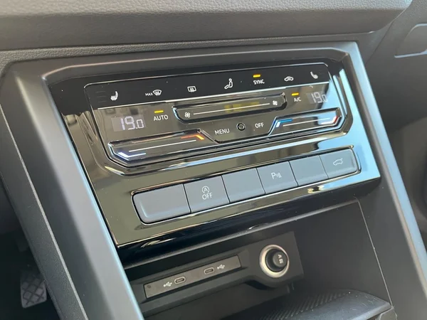 VOLKSWAGEN Touran (2025) — foto 9 van 22