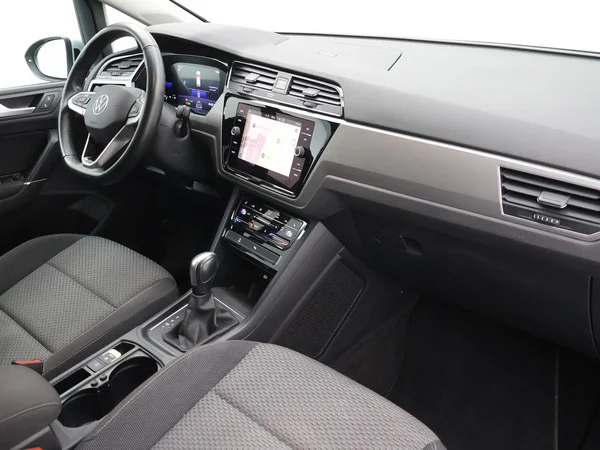 VOLKSWAGEN Touran (2022) — foto 23 van 29