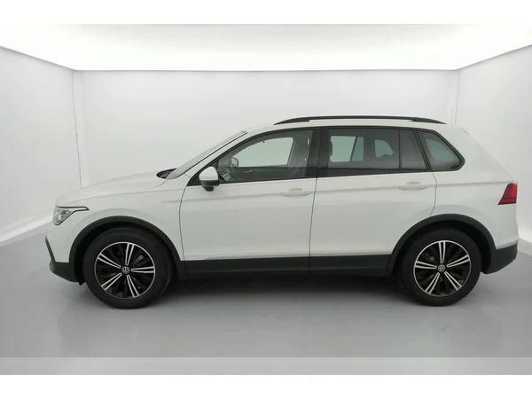 VOLKSWAGEN Tiguan (2021) — foto 34 van 36
