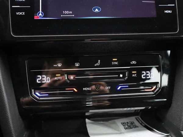 Volkswagen Passat (2021) — foto 13 van 36