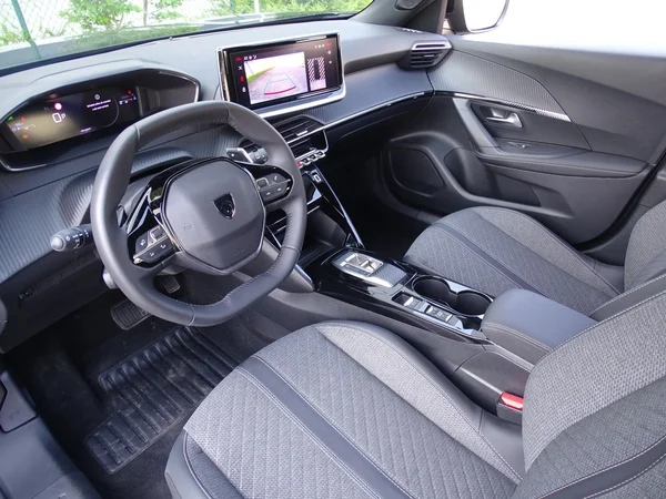 Peugeot e-2008 (2025) — foto 4 van 18