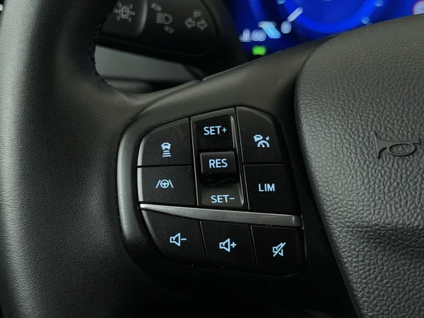 FORD Kuga (2023) — foto 9 van 34