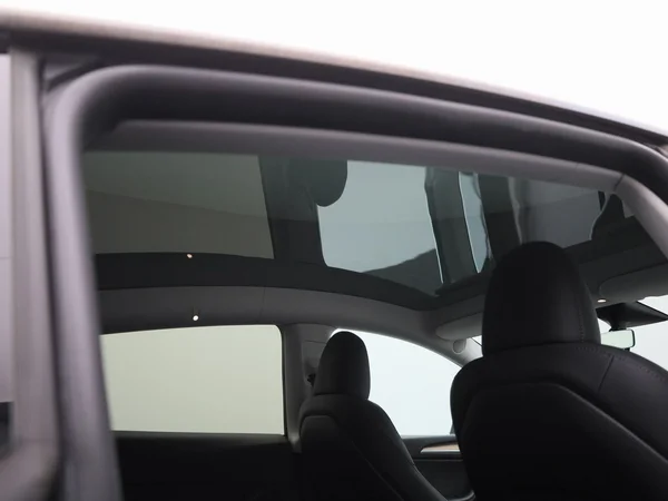 Tesla Model Y (2023) — foto 30 van 43
