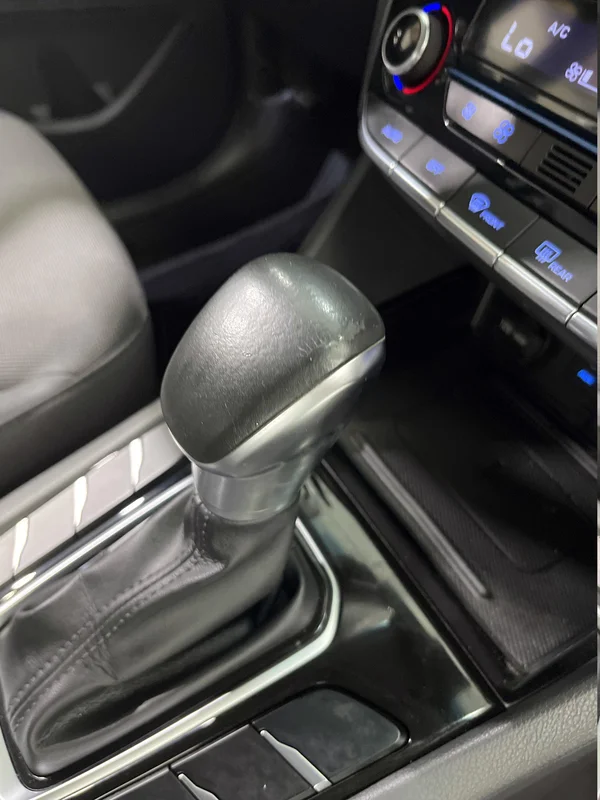 Hyundai Ioniq PHEV (2018) — foto 48 van 54