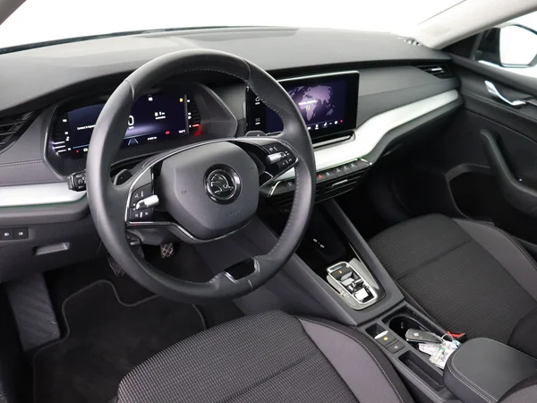 SKODA Octavia Combi (2024) — foto 17 van 18