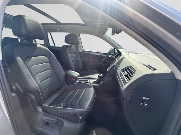 VOLKSWAGEN Tiguan (2022) — foto 17 van 23