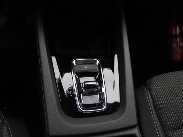 SKODA Octavia Combi (2023) — foto 2 van 18