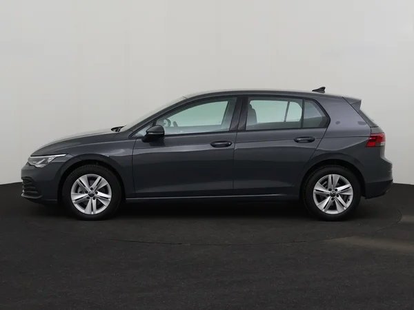 VOLKSWAGEN Golf (2024) — foto 12 van 24