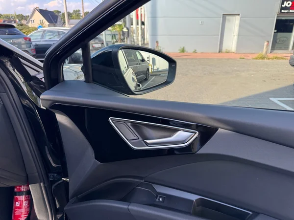 AUDI Q4 Sportback e-tron (2025) — foto 22 van 24