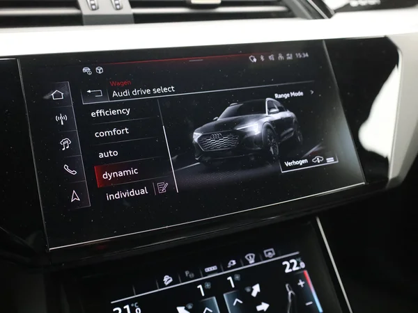 AUDI Q8 e-tron Sportback (2025) — foto 13 van 24