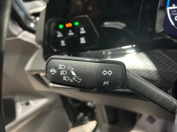 VOLKSWAGEN Golf VIII SW (2024) — foto 13 van 28