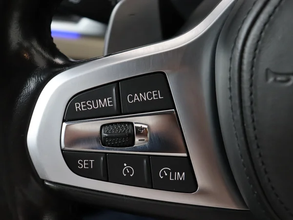 BMW 330 (2021) — foto 9 van 31