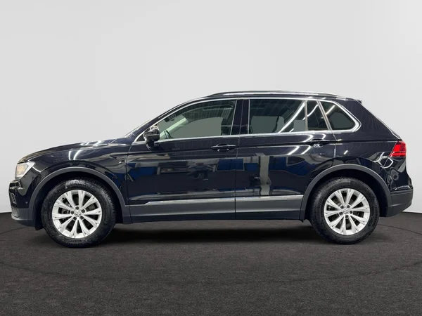 VOLKSWAGEN Tiguan (2018) — foto 12 van 24