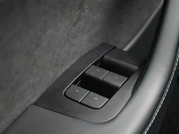 Tesla Model Y (2022) — foto 25 van 42