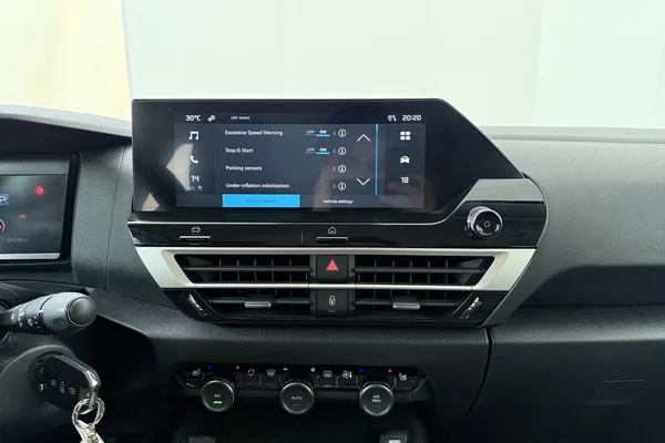 Citroen C4 (2024) — foto 3 van 18