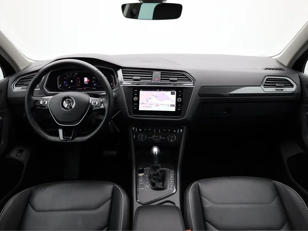 VOLKSWAGEN Tiguan (2019) — foto 21 van 22