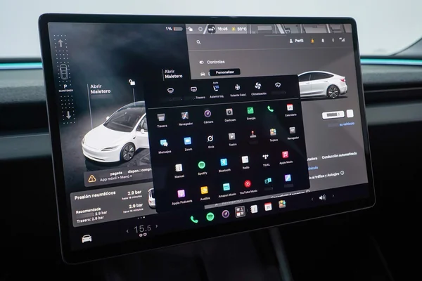 Tesla Model 3 (2023) — foto 16 van 49