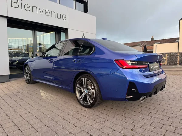 Bmw 320 (2024) — foto 14 van 17