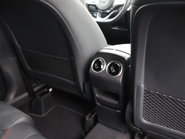 Mercedes-Benz GLA (2022) — foto 3 van 29