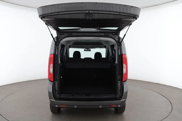 Fiat Doblo (2018) — foto 6 van 16