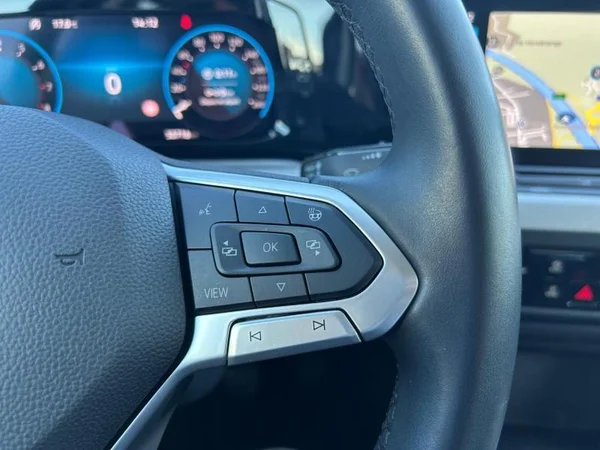 VOLKSWAGEN Golf VIII (2022) — foto 18 van 31