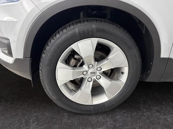 Volvo XC40 (2021) — foto 17 van 17