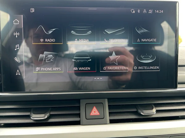 AUDI A4 (2023) — foto 11 van 24