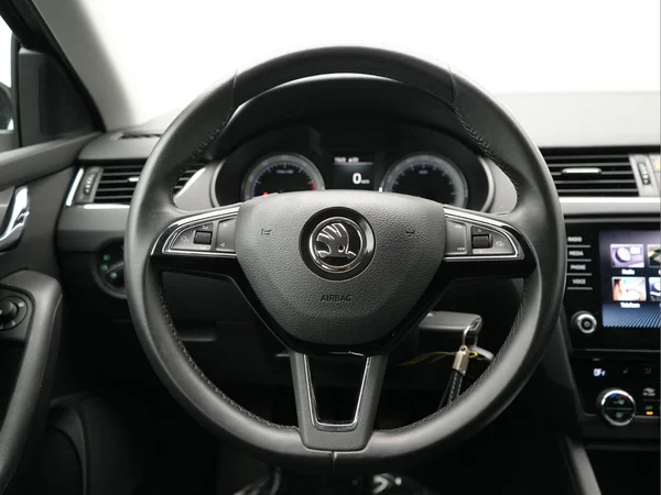 SKODA Octavia Combi (2020) — foto 8 van 38