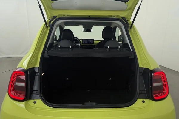 Fiat E-500 (2024) — foto 15 van 19
