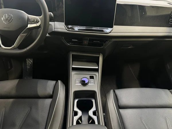 VOLKSWAGEN Tiguan (2026) — foto 6 van 15
