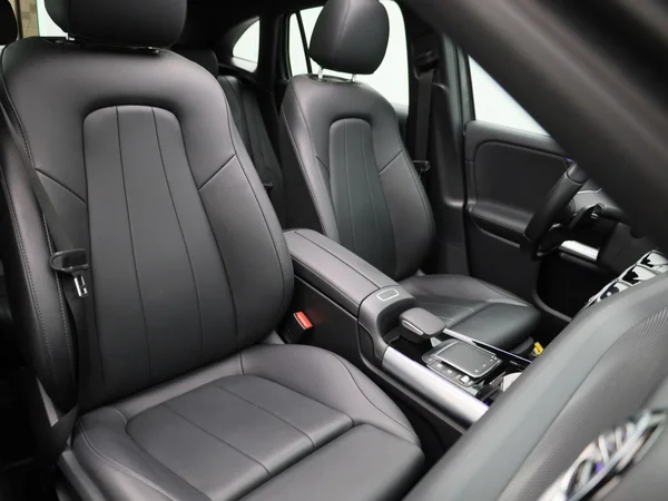 Mercedes-Benz GLA (2022) — foto 38 van 48