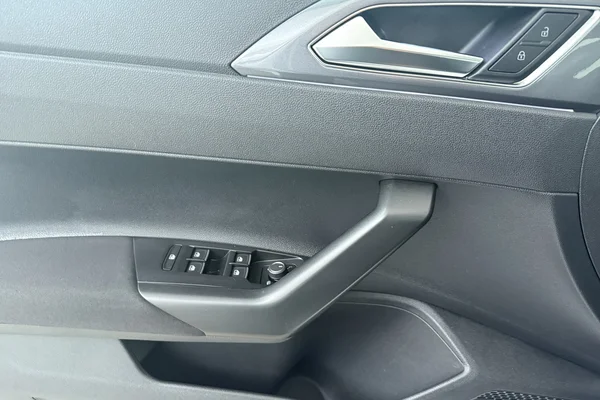 Volkswagen Polo (2022) — foto 8 van 18