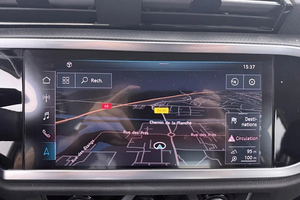 Audi Q3 (2019) — foto 2 van 35