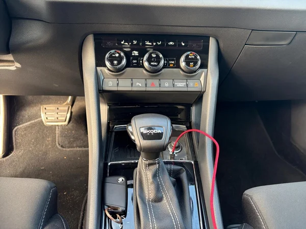 SKODA Karoq (2025) — foto 7 van 24