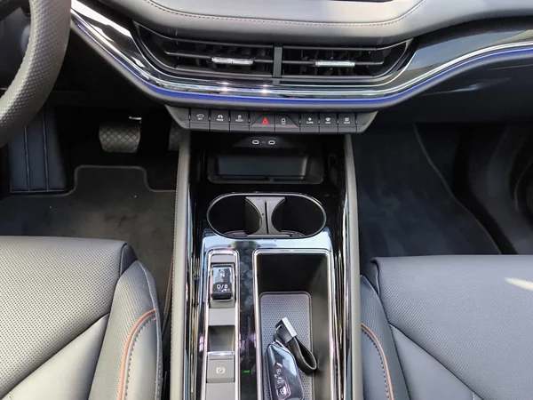 SKODA Enyaq Coupé (2025) — foto 36 van 37