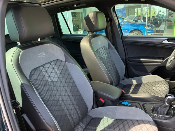 VOLKSWAGEN Tiguan (2022) — foto 9 van 24
