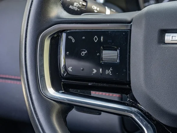 Land Rover Discovery Sport (2023) — foto 13 van 30