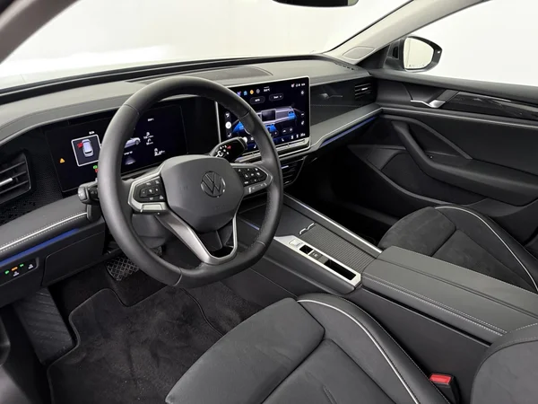VOLKSWAGEN Passat SW (2025) — foto 18 van 19