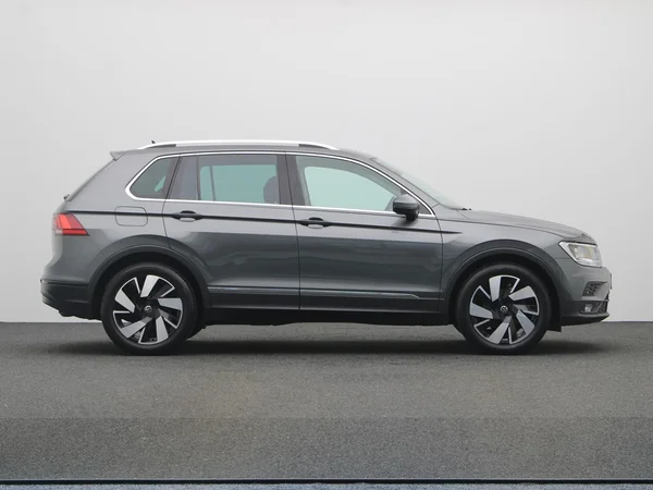 VOLKSWAGEN Tiguan (2018) — foto 18 van 20