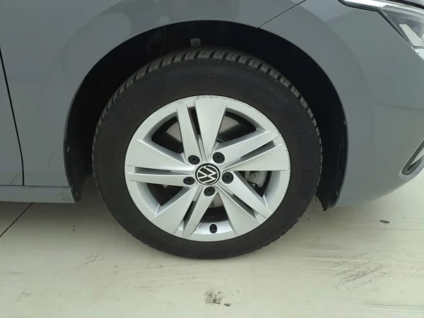 Volkswagen Golf VIII SW (2022) — foto 5 van 22