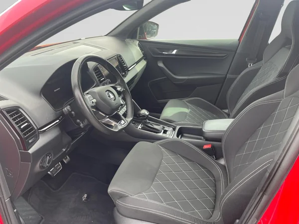 SKODA Karoq (2023) — foto 16 van 20