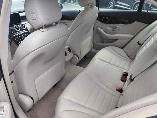 Mercedes-Benz C-Klasse (2015) — foto 15 van 15