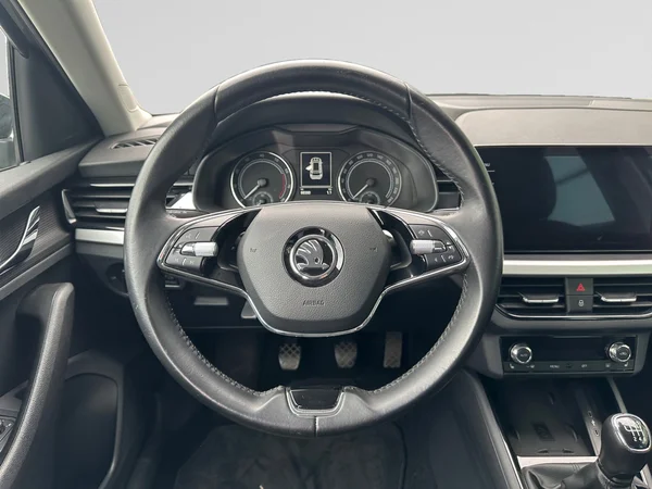 SKODA Kamiq (2021) — foto 5 van 24