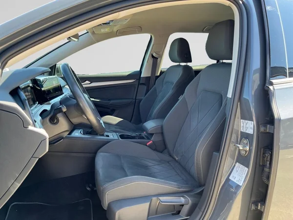 VOLKSWAGEN Golf VIII SW (2024) — foto 18 van 22