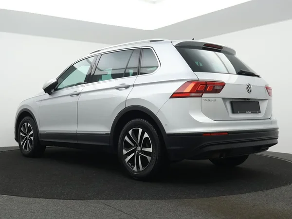 Volkswagen Tiguan (2020) — foto 8 van 27