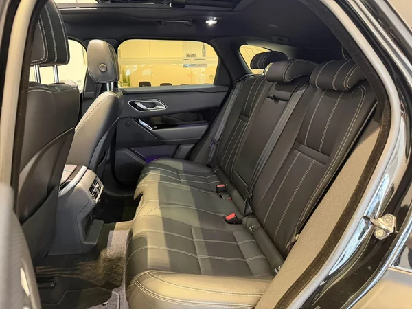 Land Rover Range Rover Velar (2021) — foto 21 van 28